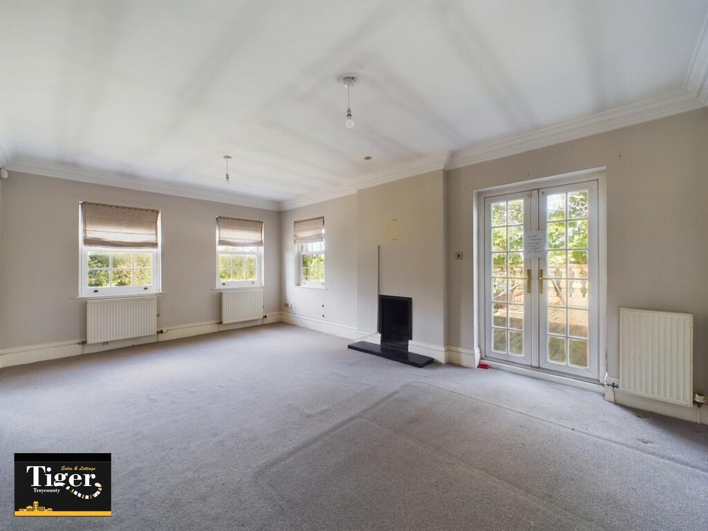 CAM02176G0-PR0329...