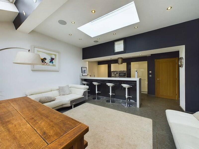 Open plan kitchen / diner