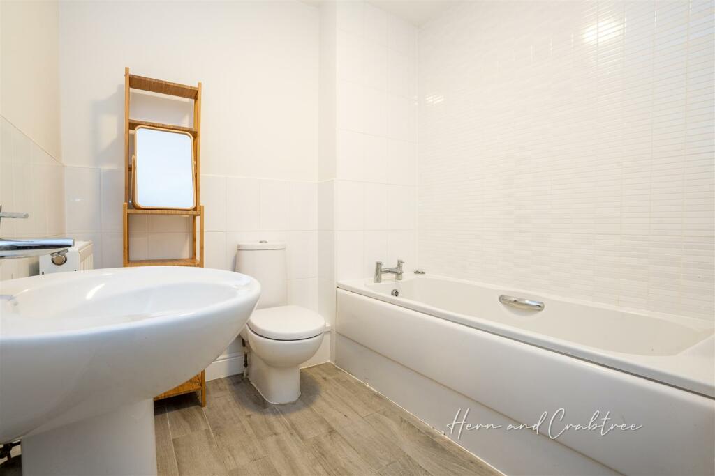 Mostyn Square, Llanishen, HernCrabtree (4).jpg