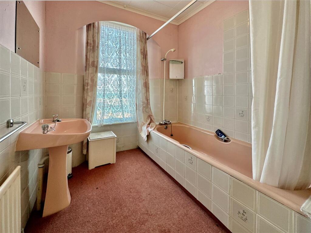 Torbay House Bathroom.JPG