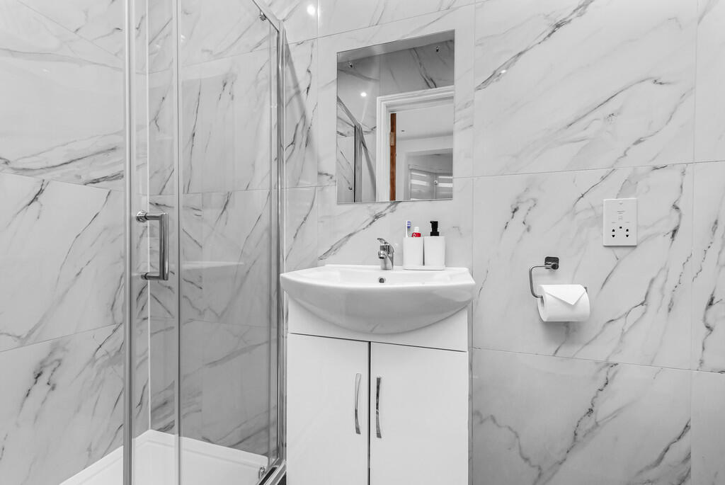 R1 Ensuite