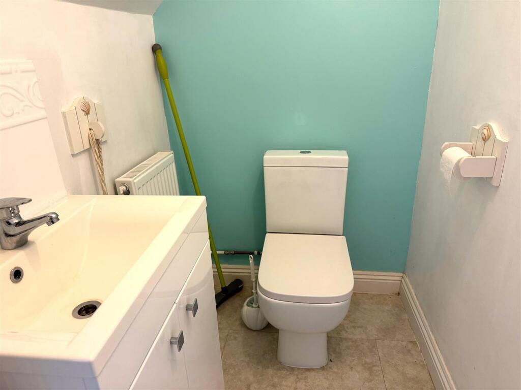 CLOAKROOM.jpg