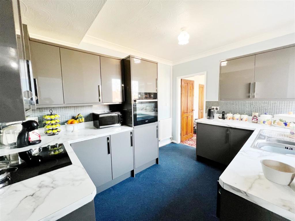 Kitchen 2.jpg