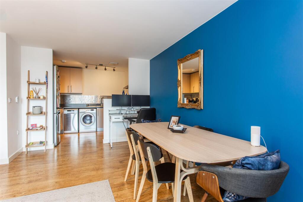 Kitchen/ Dining Area