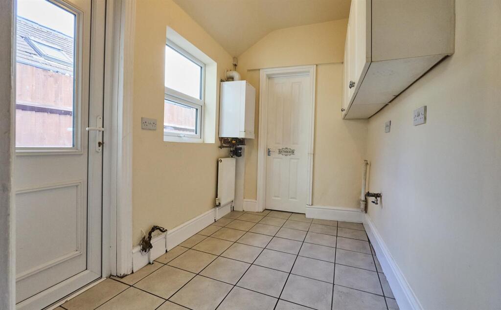 UTILITY ROOM TO THE REAR