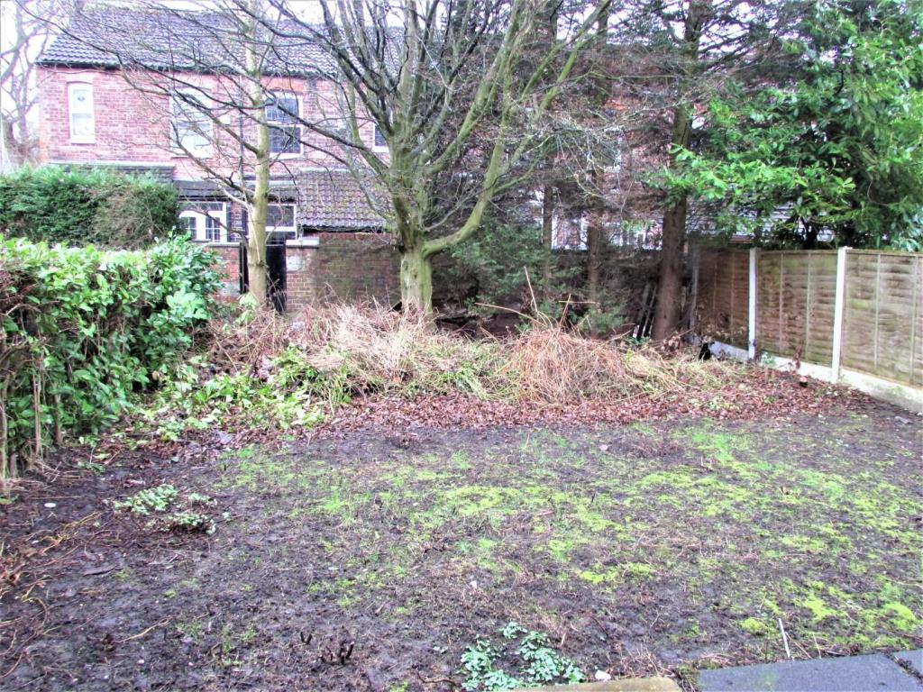 GaskellSt61gdn1.JPG