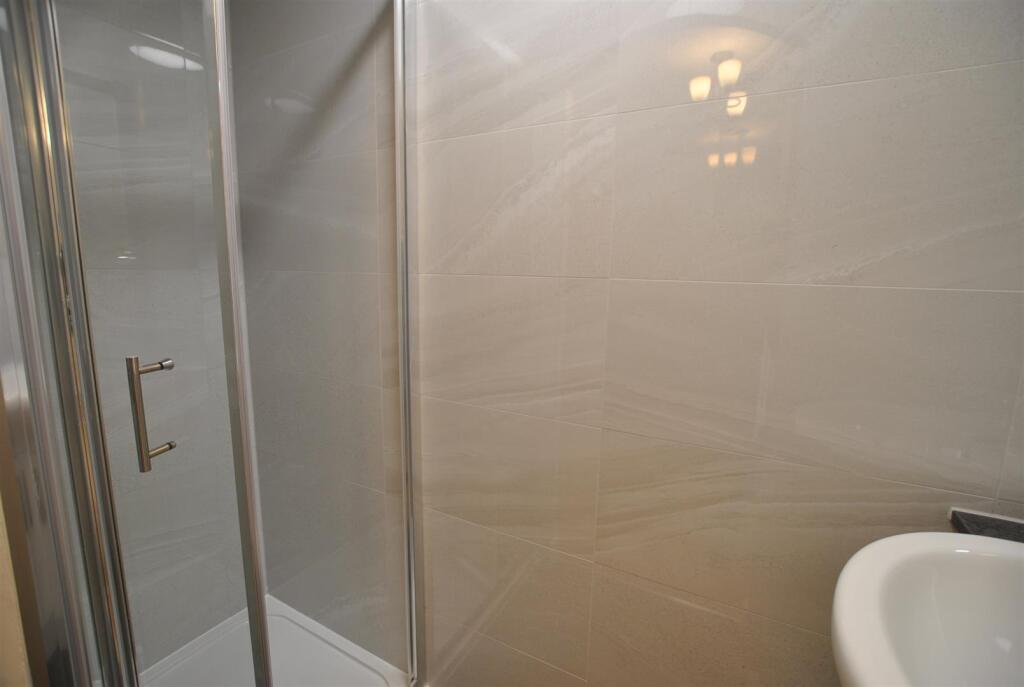 ENSUITE SHOWER ROOM