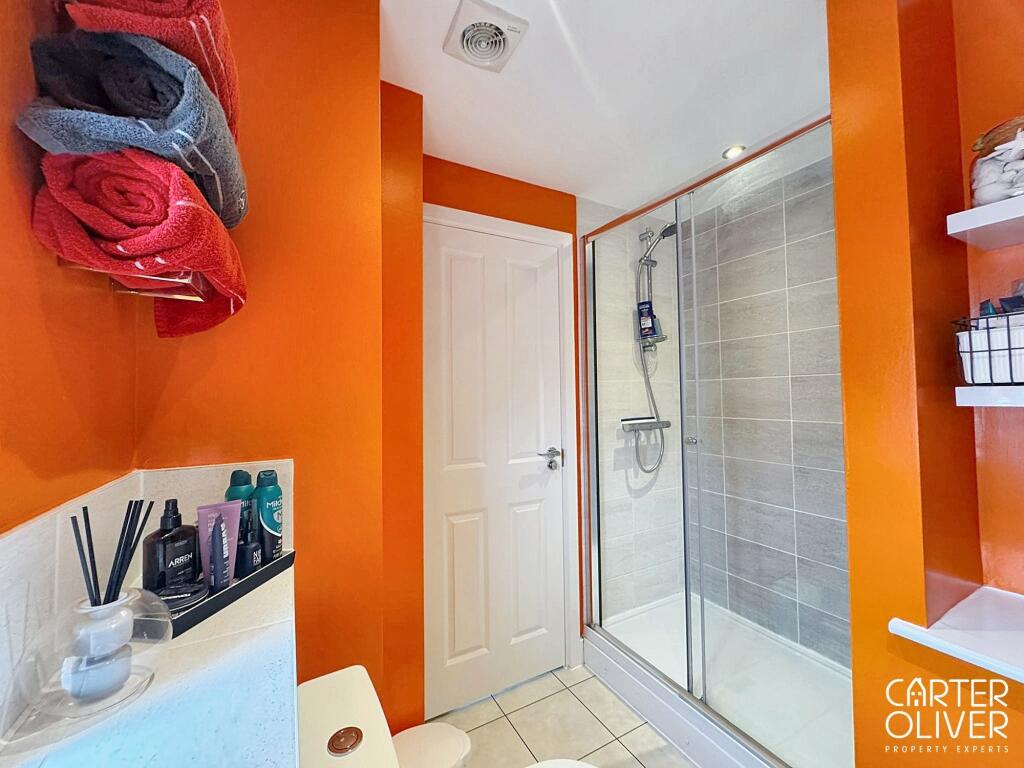 ENSUITE SHOWER ROOM