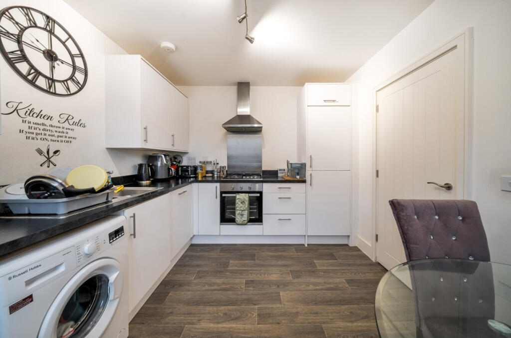 1374305-10-690e31...