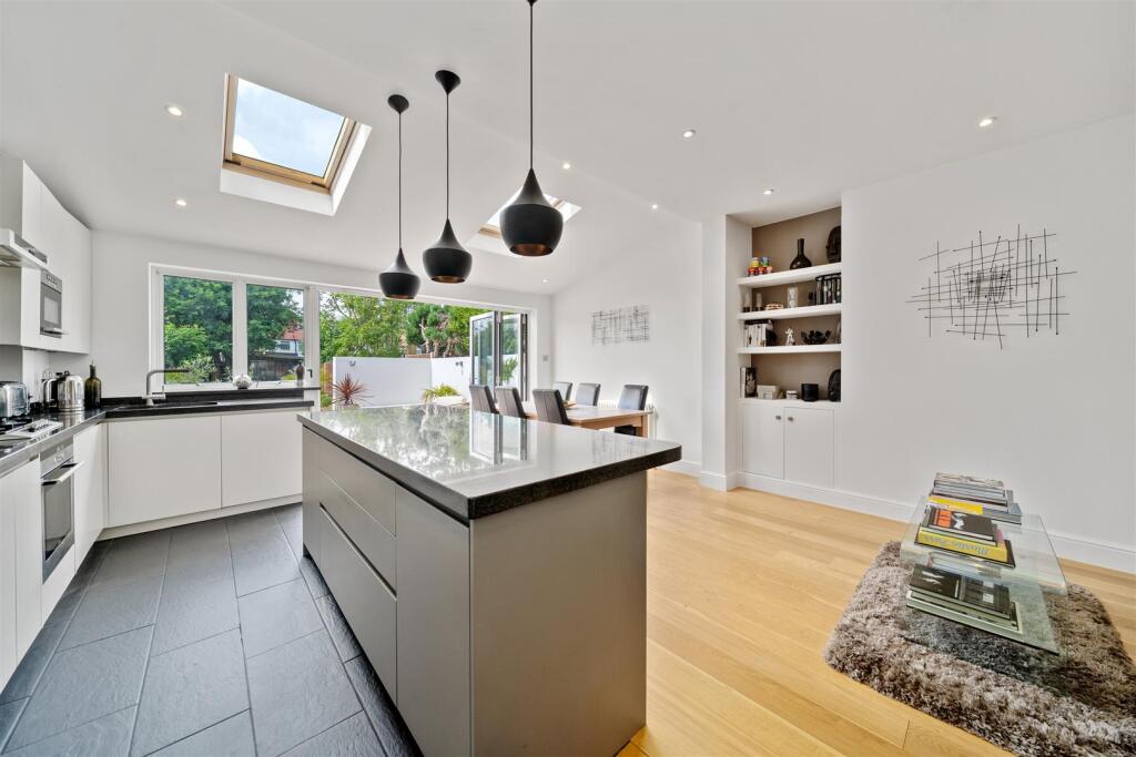Kitchen / Dining