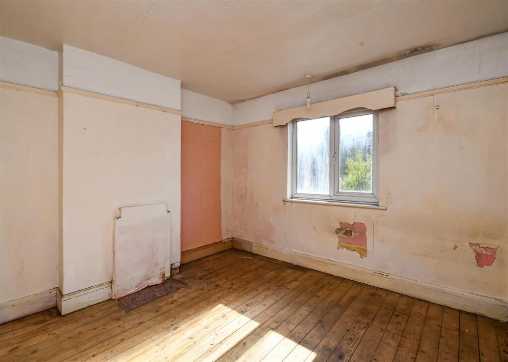 22 Common Road - Bedroom 2.jpg