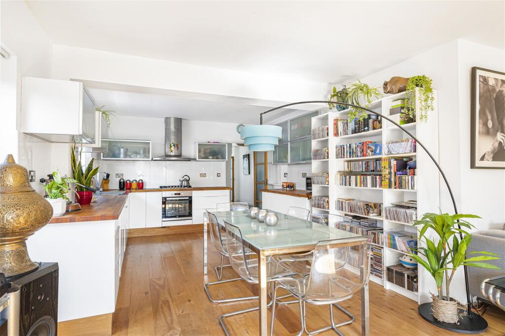Kitchen/Dining Area