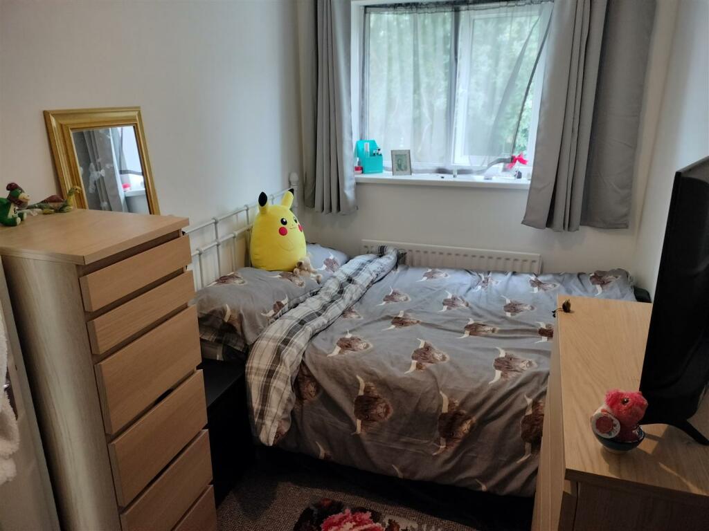 24 Llys y Celyn bedroom two.jpg