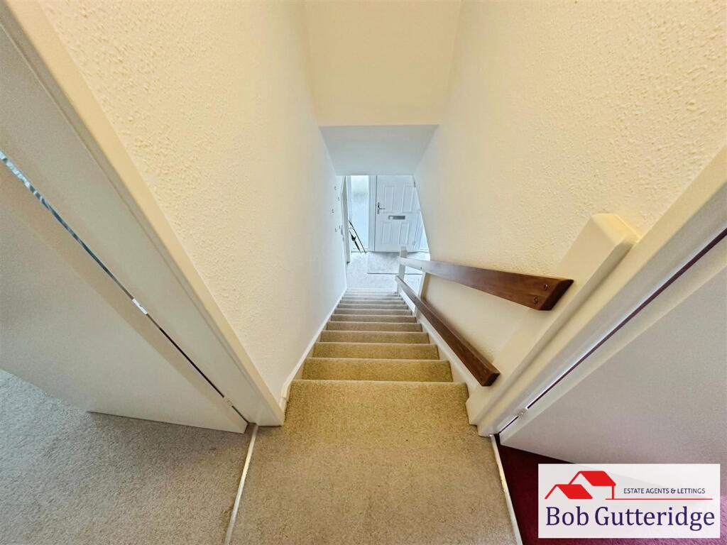 FIRST FLOOR LANDING