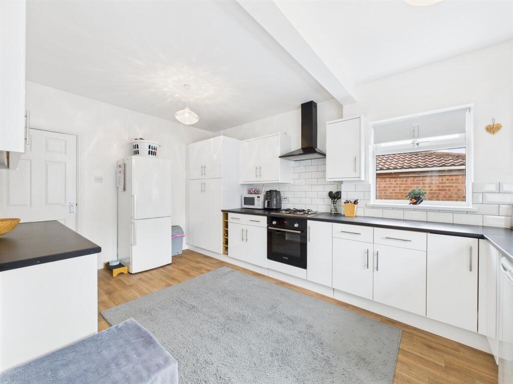 Kitchen: