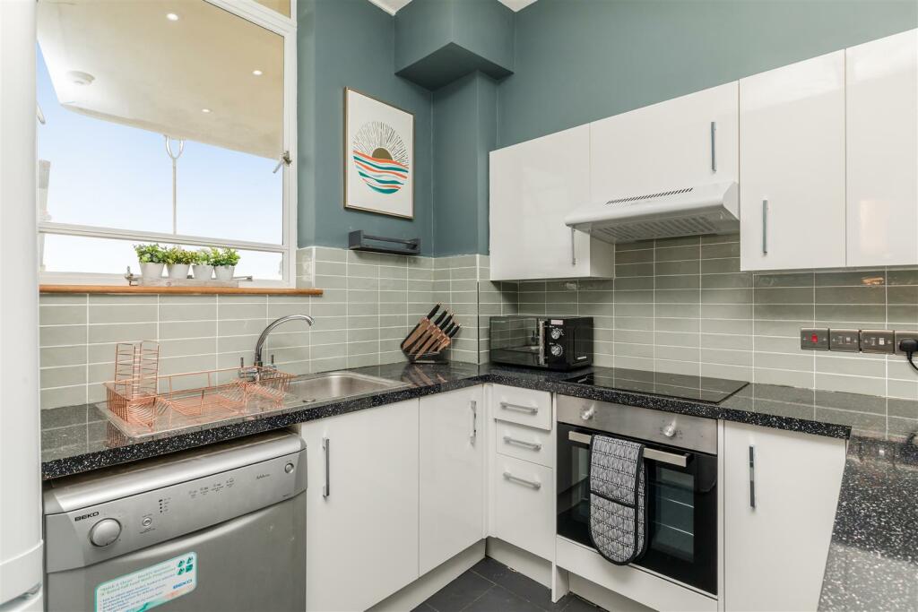Embassy Court, Flat 3-39.JPG