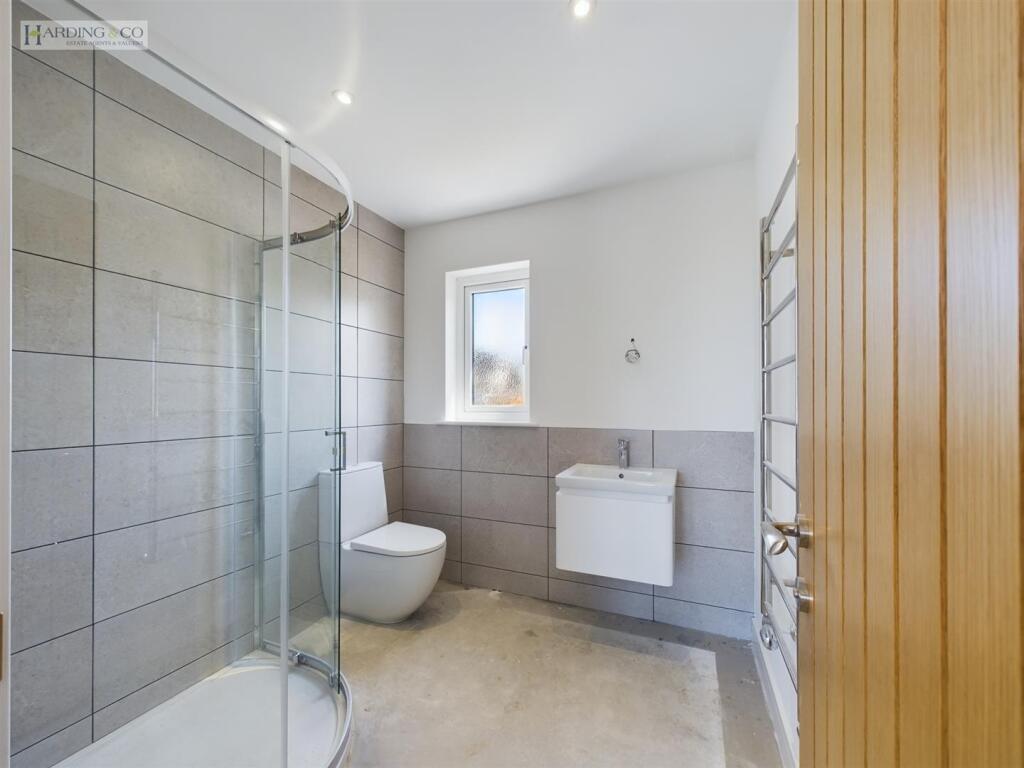 Dune Bedroom 1 en suite.jpg