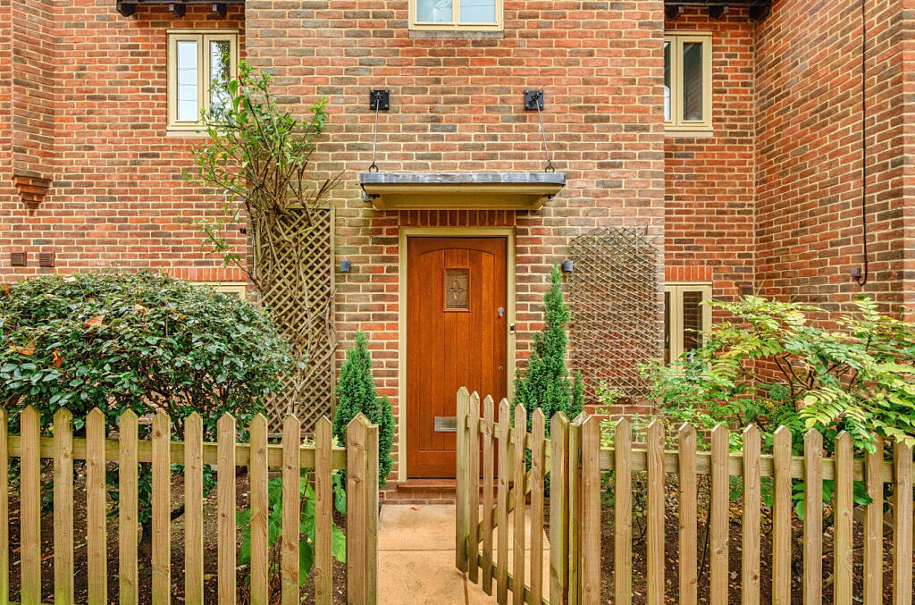 1364753-6-68ed0c0...