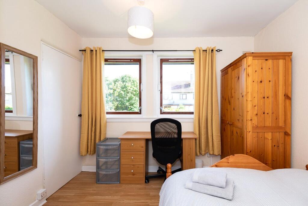 Bedroom 2 - Pic 2
