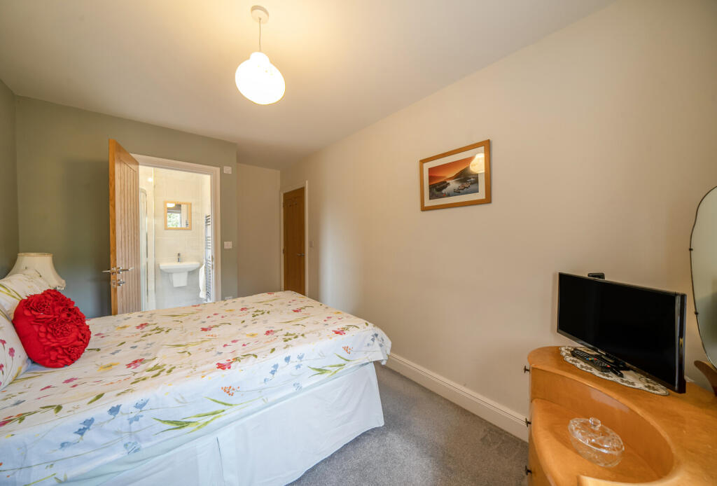 1366056-19-68ee63...