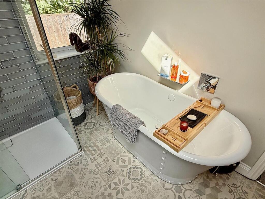 En-Suite Bathroom