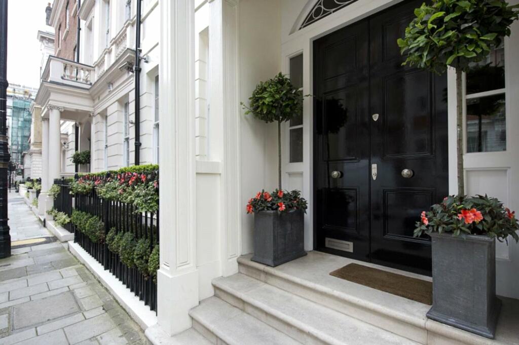 Private Entrance