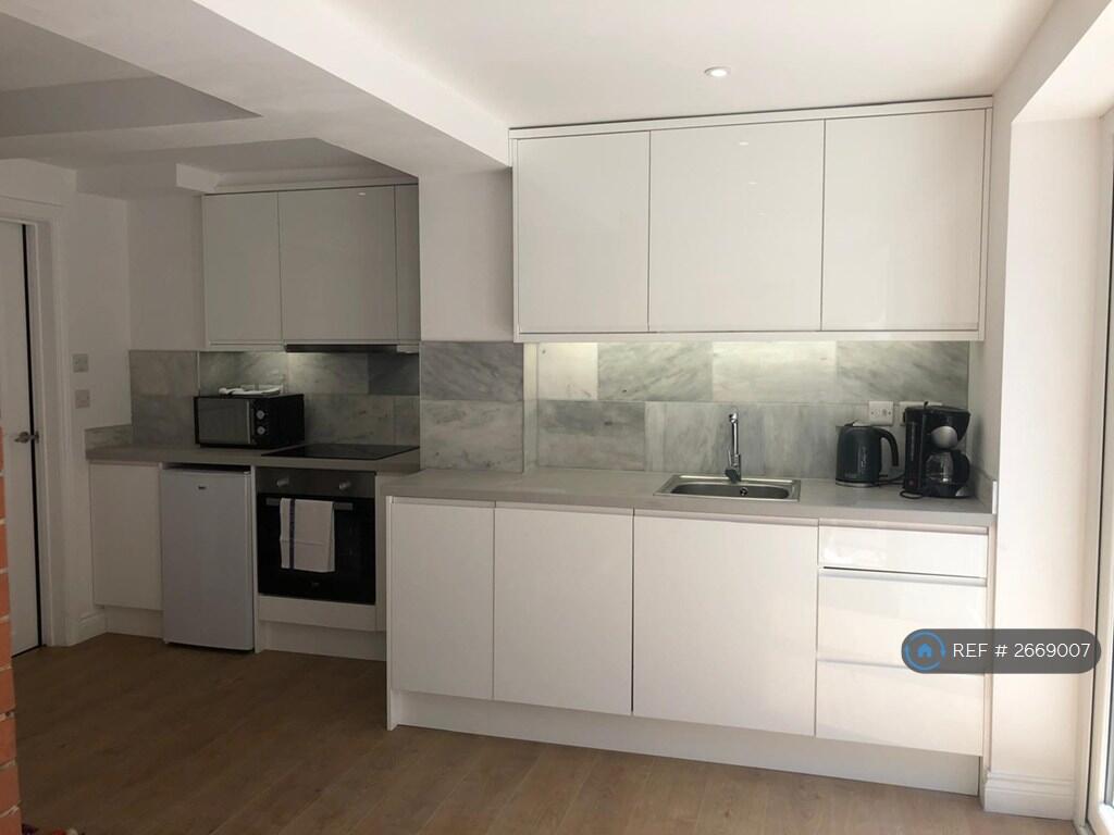 Flat 2: 3 Bed 