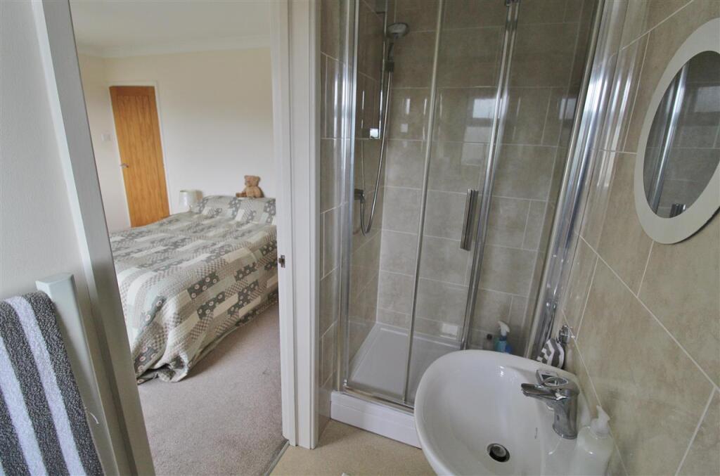 EN-SUITE SHOWER ROOM