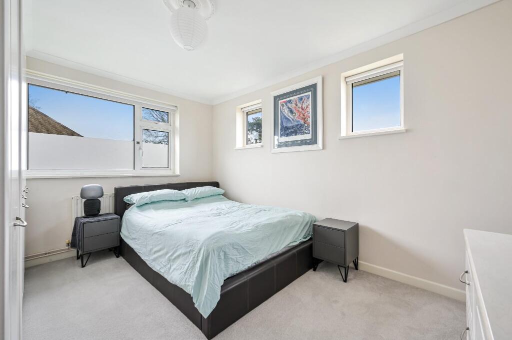 COURTLANDS CRESCENT (14).jpg