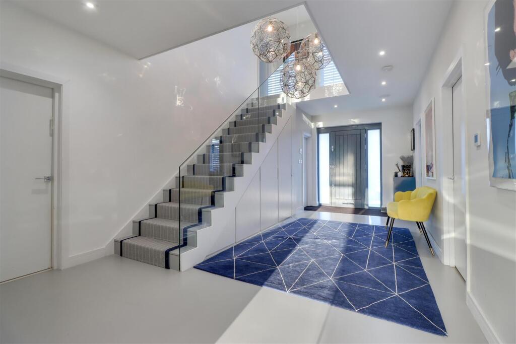 FOYER.jpg