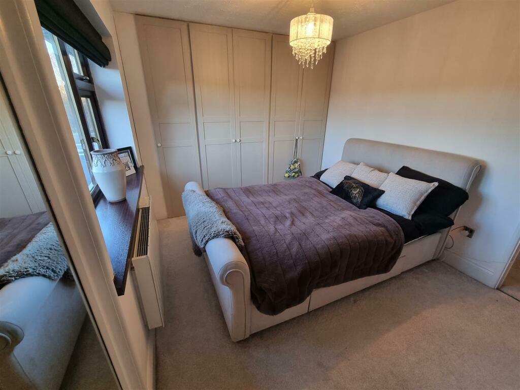 peak close bedroom 1.jpeg