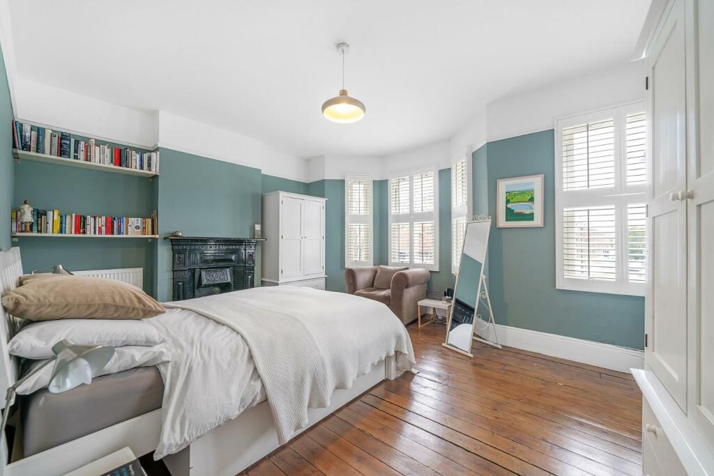 Bedroom 1.jpg