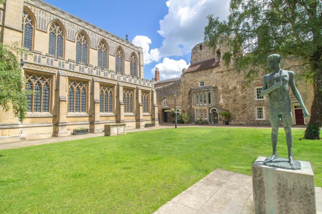 Norman Tower Cottage [Cathedral Quarter] WHATLEY L