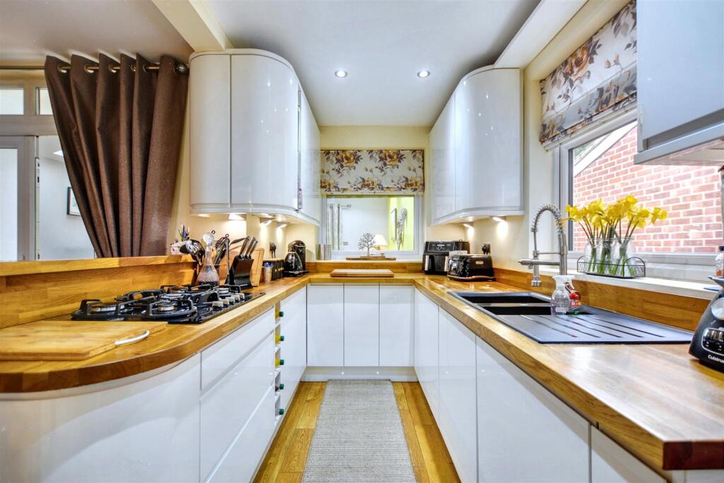 Kitchen_1.jpeg