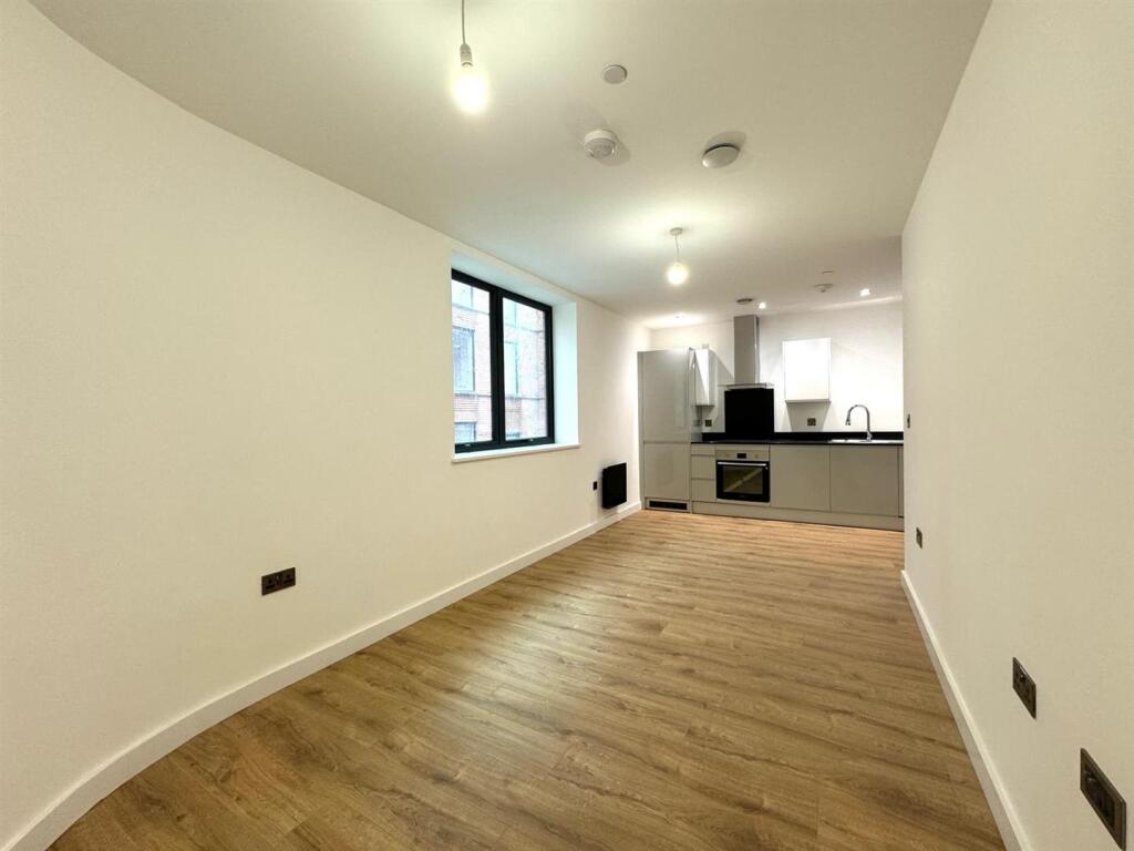 Living room pic 2.jpeg