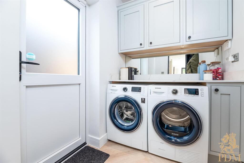 33 Thoresby Road Bramcote NG9 3EN