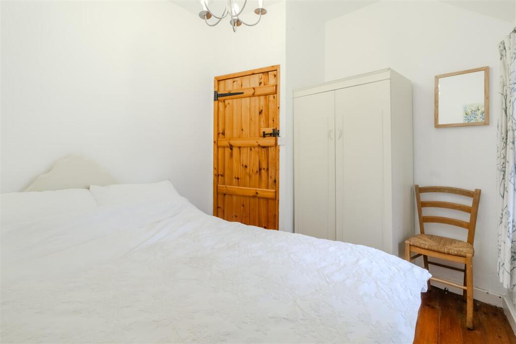Bedroom2-3.jpg
