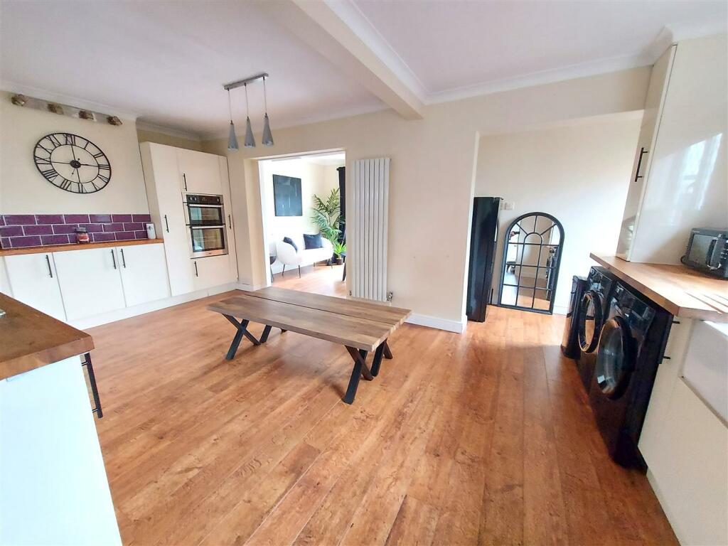 Family Kitchen Diner