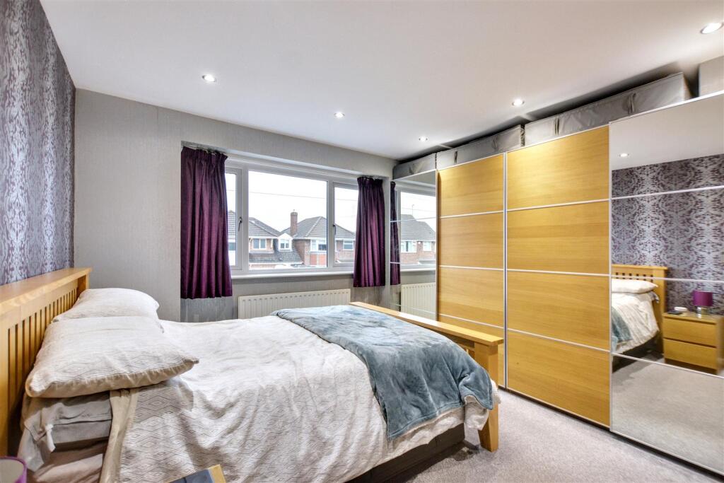 Bedroom 1_1.jpeg