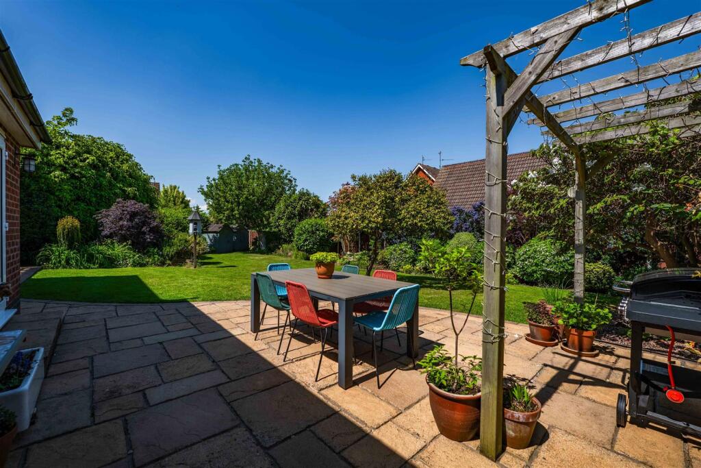 5 Banks Crescent-11.jpg