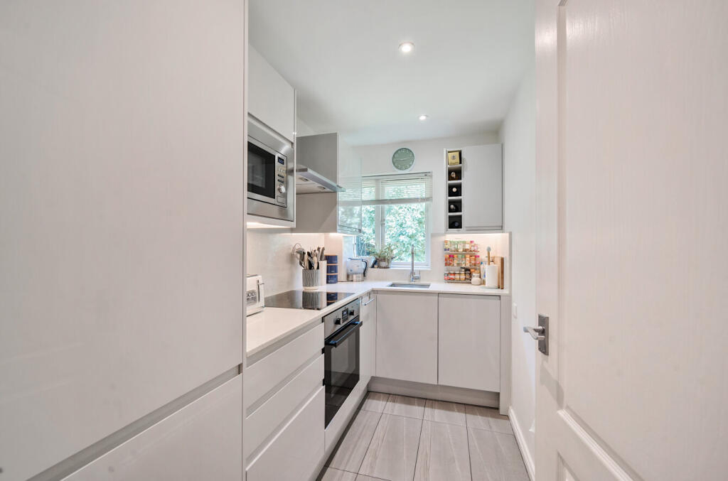 1305886-2-684c318...