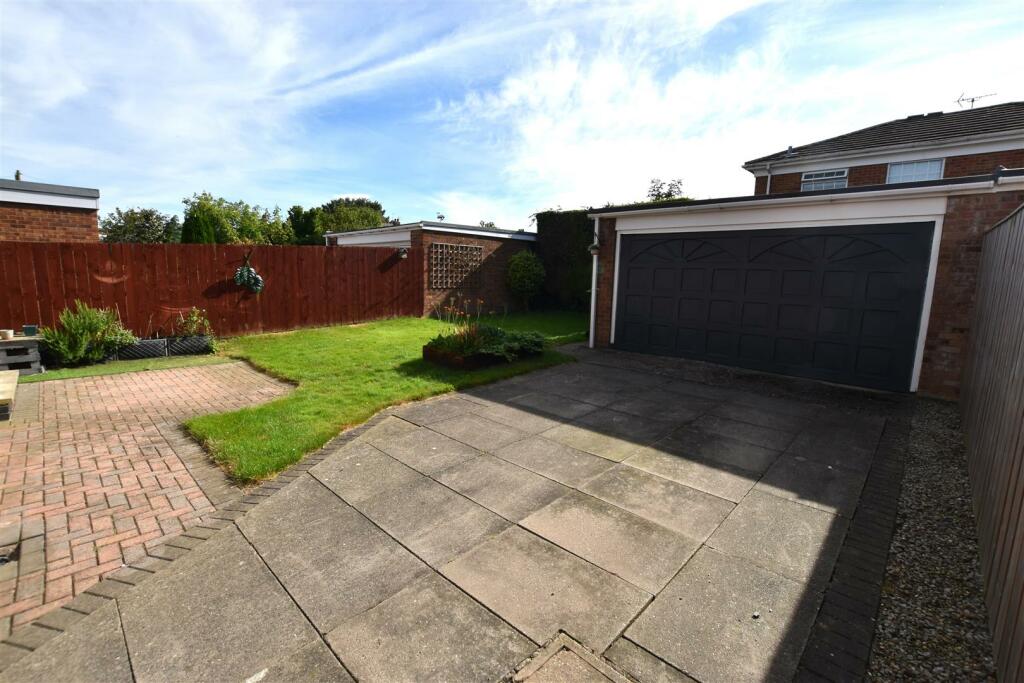 Rear Garden and Garage.JPG