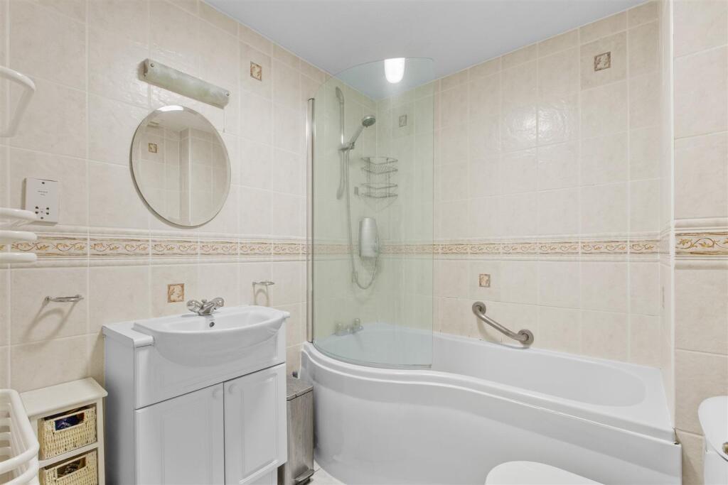 21 Jasmine Crescent, HP27 0AB-5.jpg