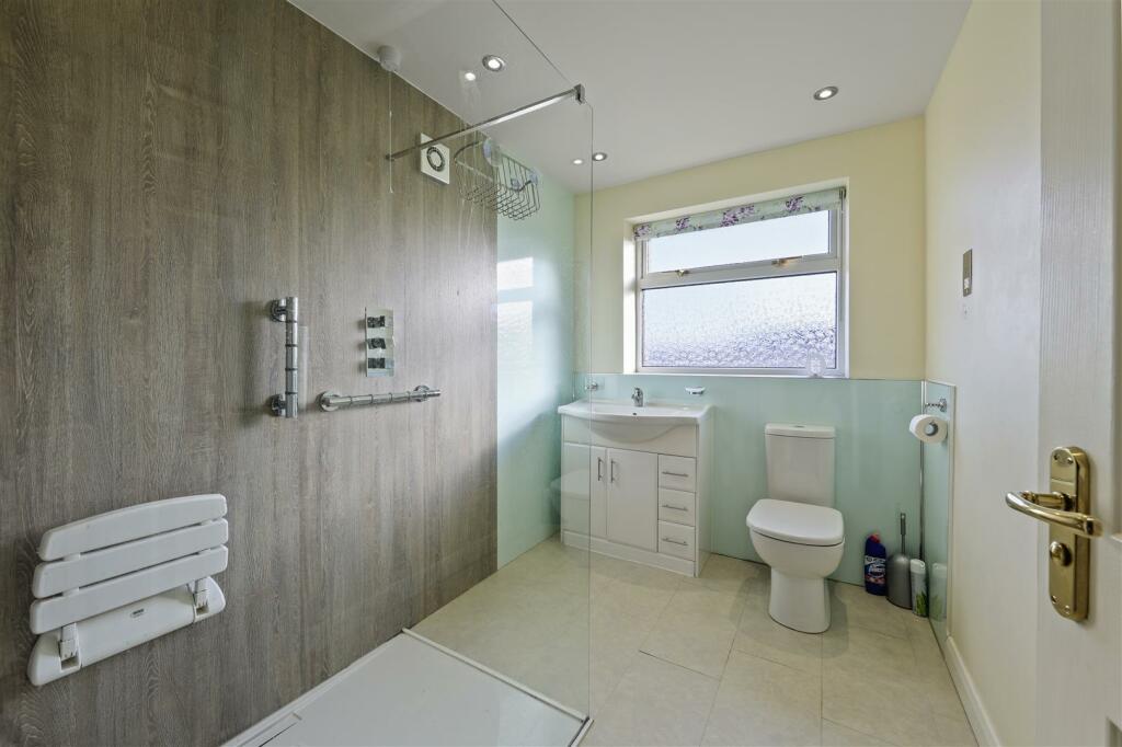 Shower Room.jpg