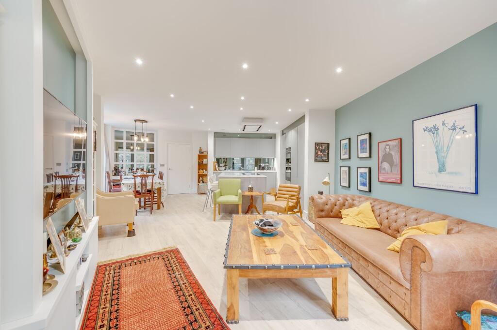 OPEN PLAN KITCHEN/DINER/LIVING ROOM