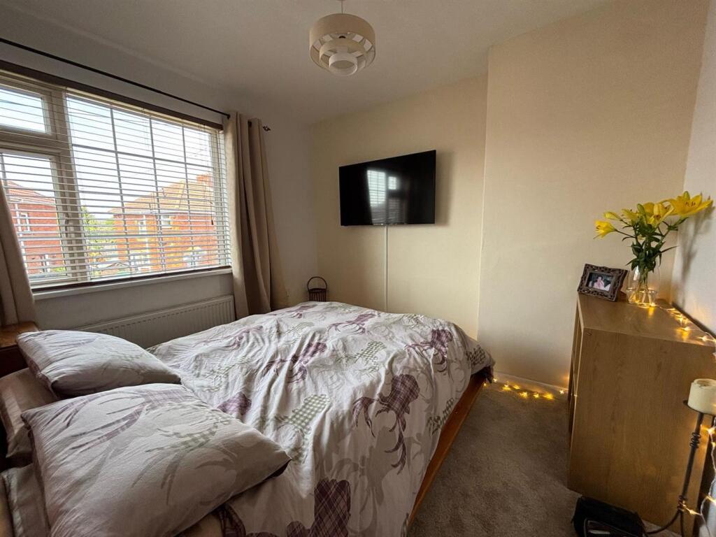 Hill View Bed 1.jpg