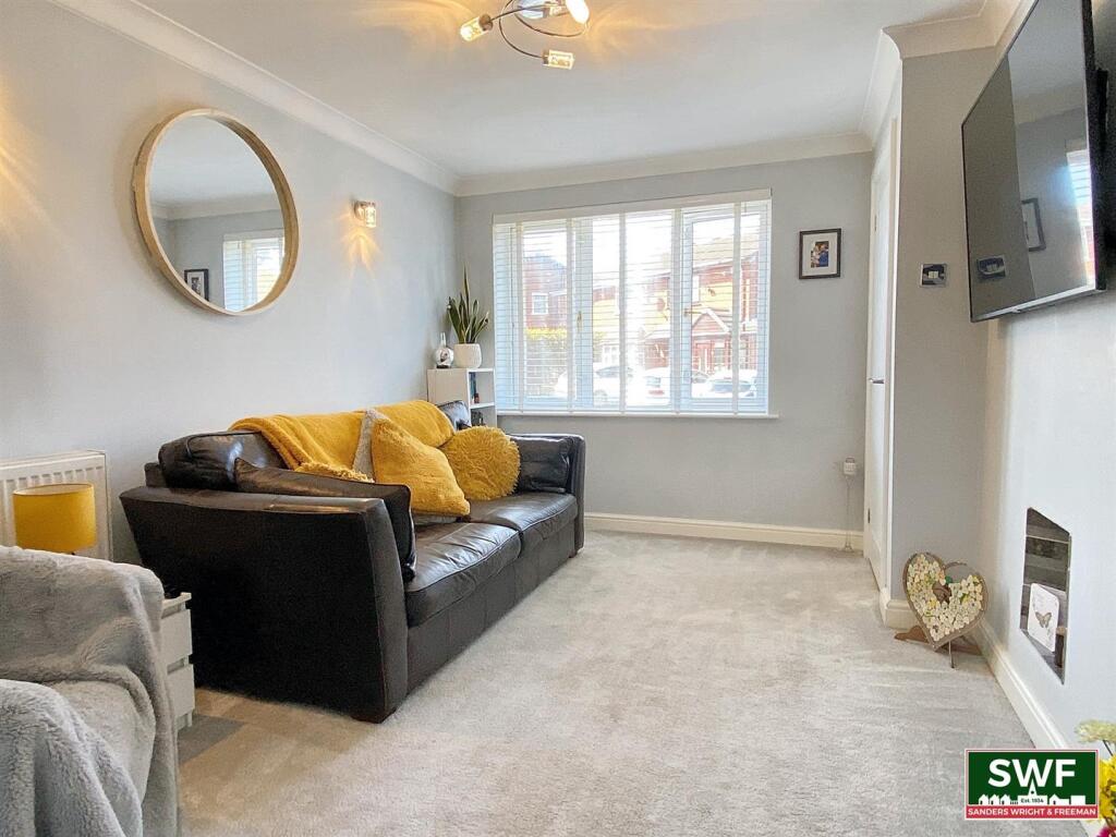 Living Room3.jpg