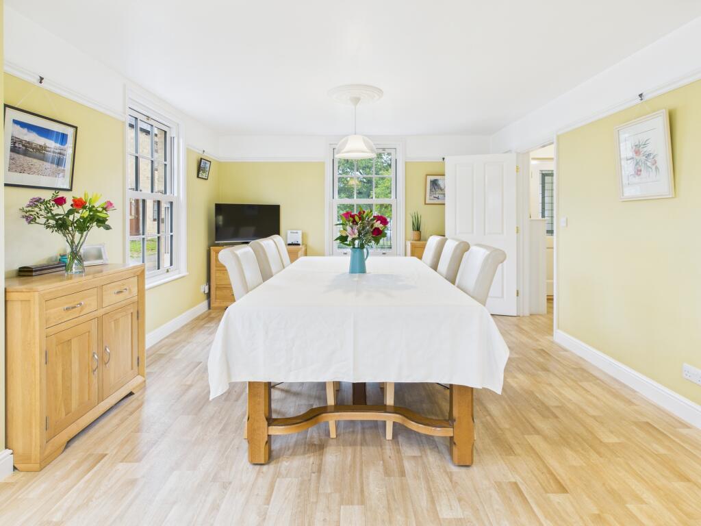 CAM02519G0-PR0330-STILL021