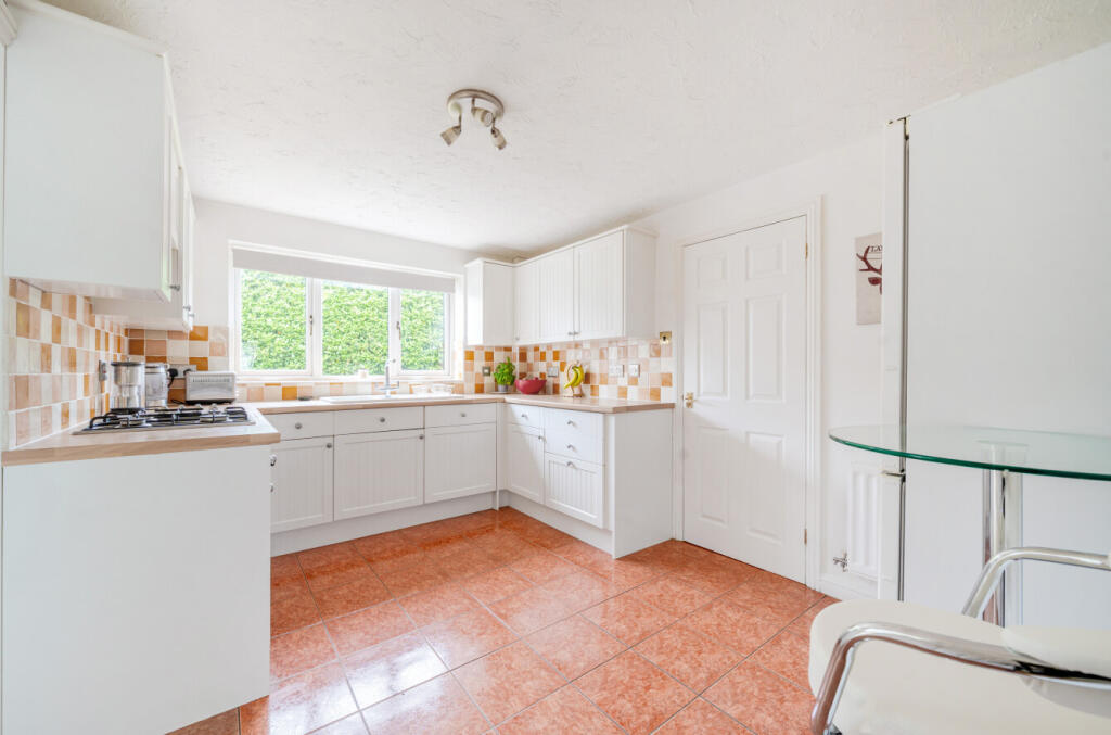 1299489-17-6835b8...