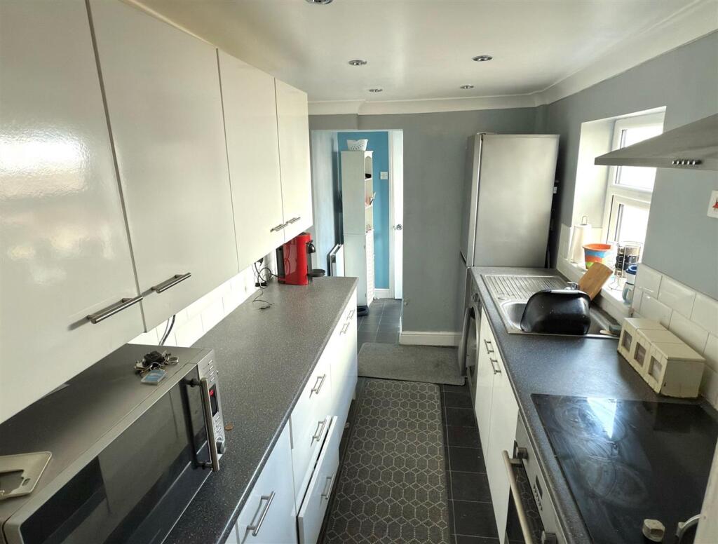 KITCHEN.jpg